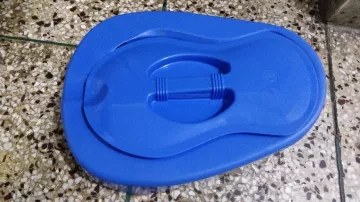 Bed pan Device Smooth Contour Shape Heavy Duty Bed Pan for Bedridden Bed Potty